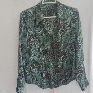 Liz Claiborne Green 100% Silk Long Sleeve Button Down Shirt with Notched Collar